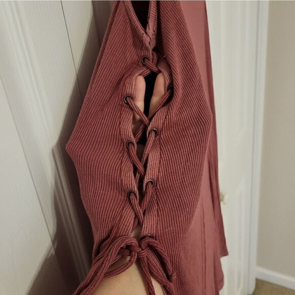 American Eagle Outfitters Soft & Sexy side lace tank - Picture 3 of 5